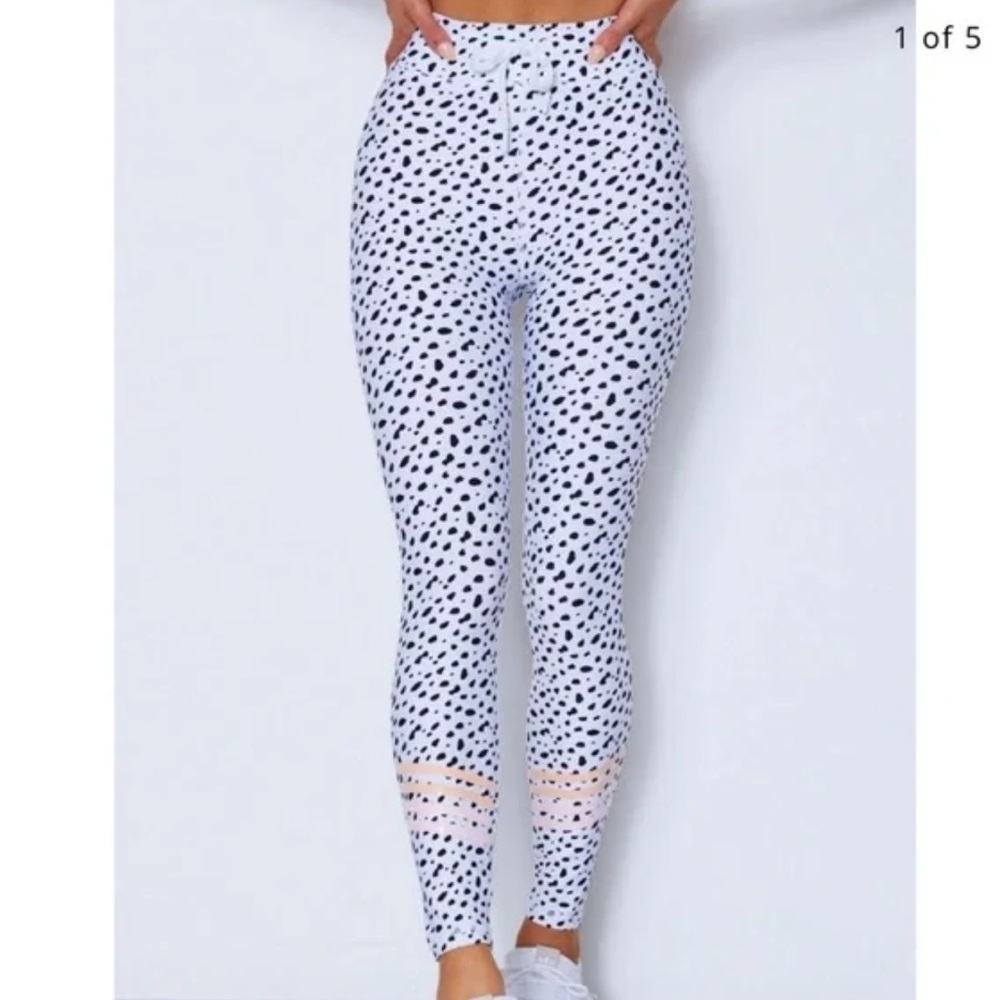 White Fox Active x Sarah's Day 101 Daydreamer Leggings Women’s Medium